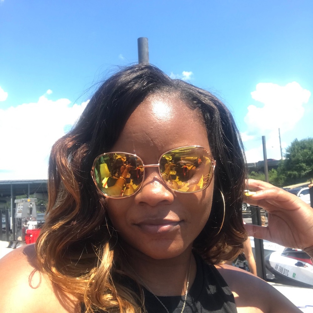 Meet your Posher, Lashaya